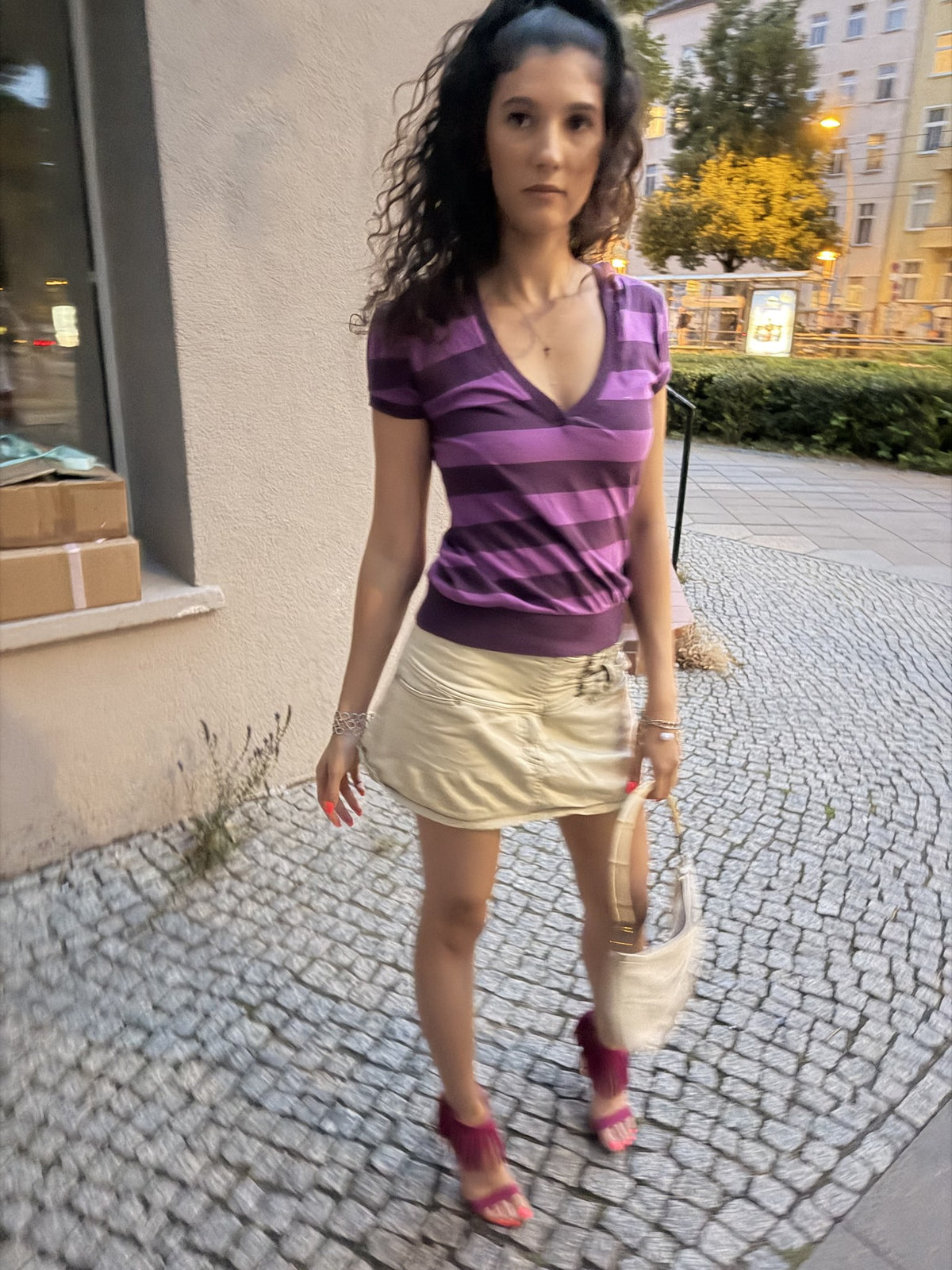 Lila gestreiftes Kapuzen-Polo