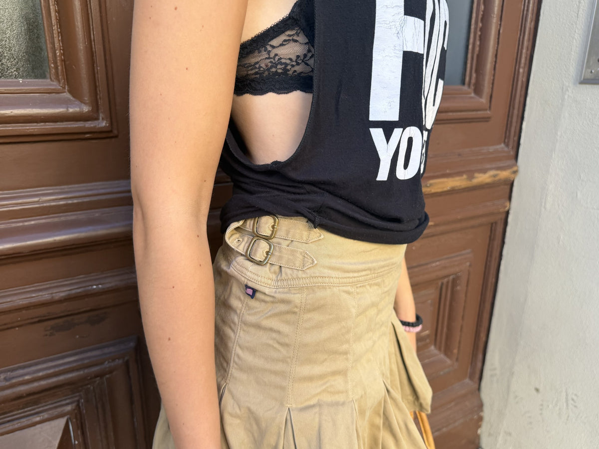 Schwarzes Tanktop mit Statement-Print